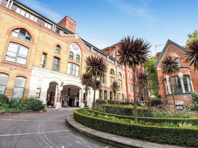 Arlington Building, Bow Quarter. 2 bed flat to rent £2,500 pcm £577 pw