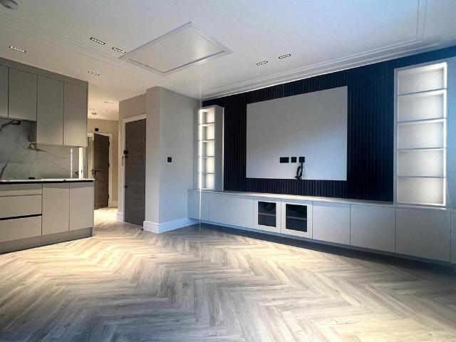 Arlington Gardens, Cranbrook, Ilford 2 bed apartment to rent £2,700 pcm £623 pw