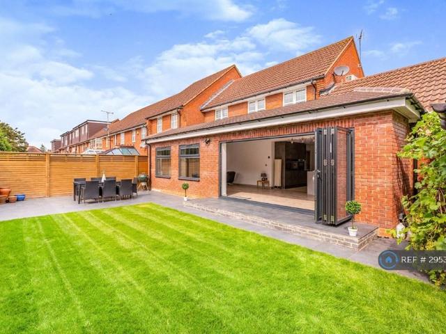 Arlington Green, London, NW7 4 bed semi detached house to rent £4,600 pcm £1,062 pw
