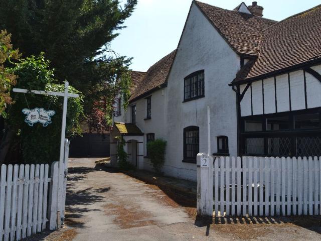 Arlington Drive, Ruislip HA4, 4 bed detached house to rent, £3,750 pcm | PrimeLocation
