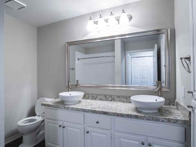 Arlington Hills 3 Bedroom Apartment for Rent at 3200 S Center St, Arlington, TX 76014