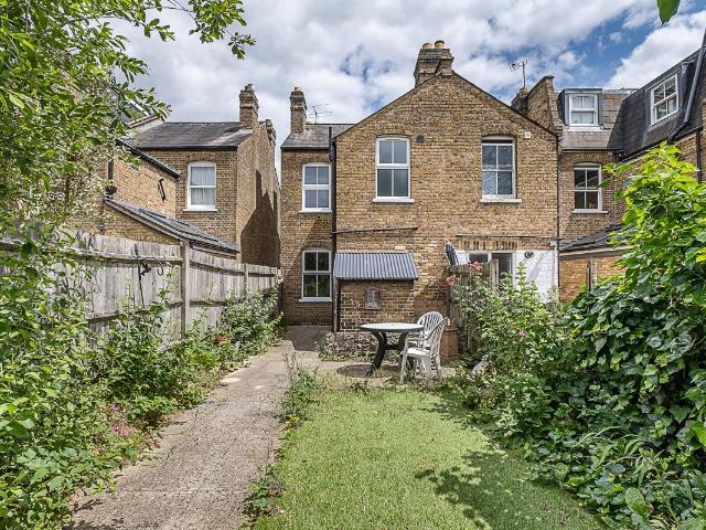 Arlington Road, Teddington TW11, 2 bed flat to rent, £2,500 pcm | PrimeLocation