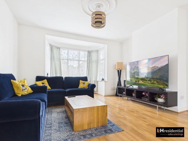 Arlington Road, London N14, 3 bed semi detached house to rent, £2,750 pcm | PrimeLocation