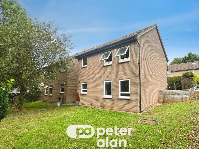 Arlington Road, PENARTH, CF64 1 bed apartment to rent £750 pcm £173 pw