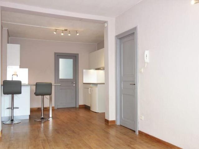 Arlon centre, appart. 1 chambre, 1 parking ext