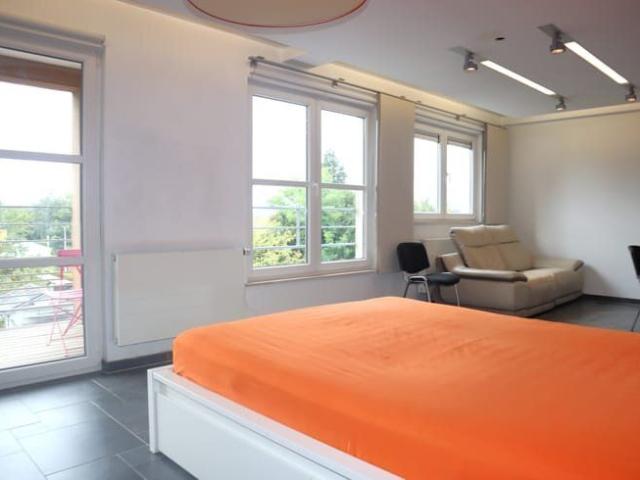 Arlon Studio meublé, terrasse, cave, place de voiture ext