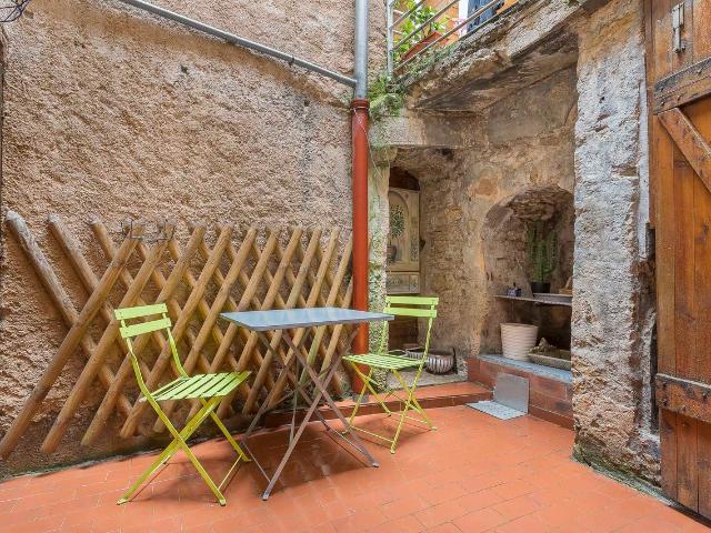 Arpège 2 Bedrooms with private outdoor patio, Lyon Amsterdam Apartments for Rent