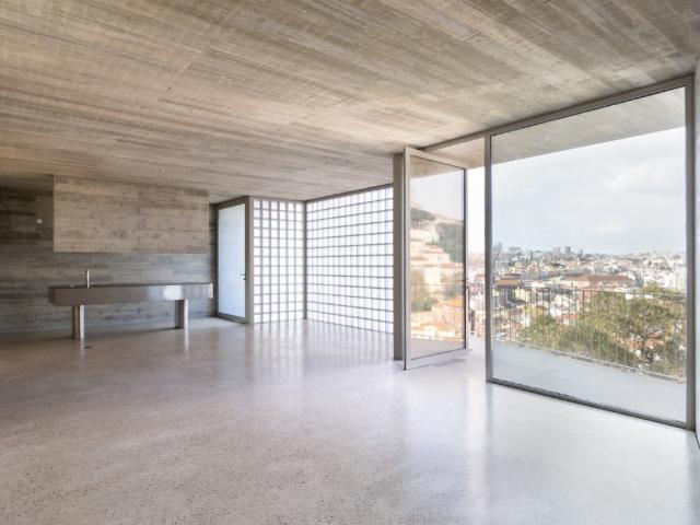 Arquitetura brutalista na histórica Costa do Castelo 0m² Santa Maria Maior