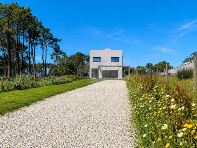 Arquitetura Contemporânea e Conforto a Poucos Minutos do Mar. 0m² São João das Lampas e de Terrugem