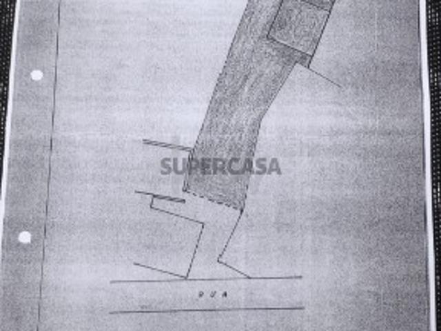 Arrecadações e Arrumos num Terreno de 150m2