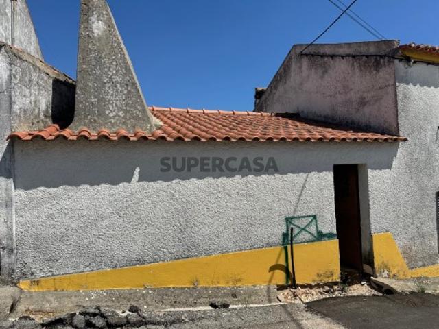 Arrecadação com terreno na Comenda