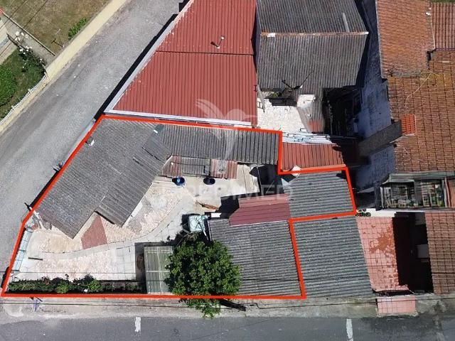 Arrecadação e espaço para Arrumos/ Com Possibilidade de construção