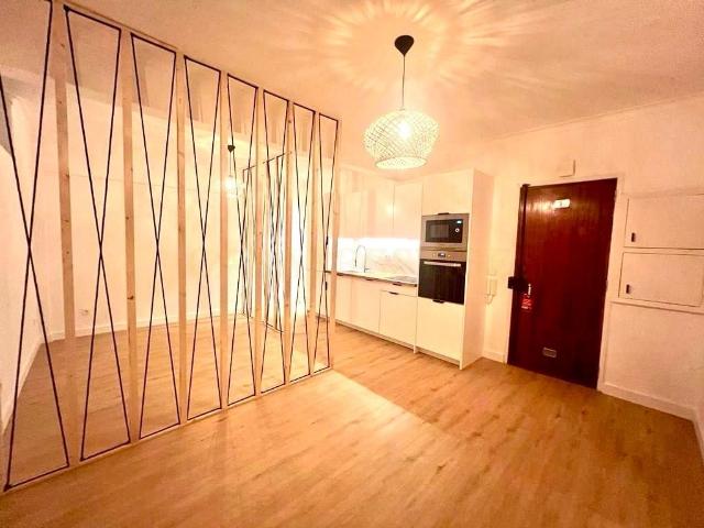 Arrecadação/Apartamento T0 na Damaia Amadora