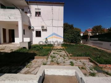 Arrenda Moradia T5 Mobilada com Quintal em Évora