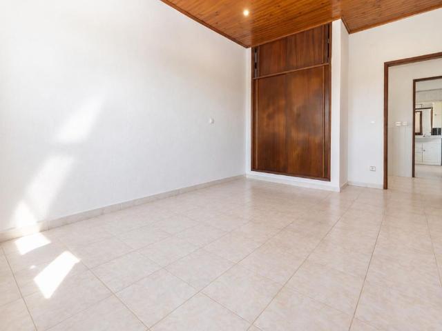 Arrenda se moradia renovada T3 em Azeitão, Setúbal