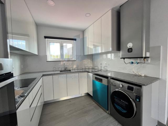 Arrenda se moradia T2+1 totalmente remodelada em Condeixa, Ega