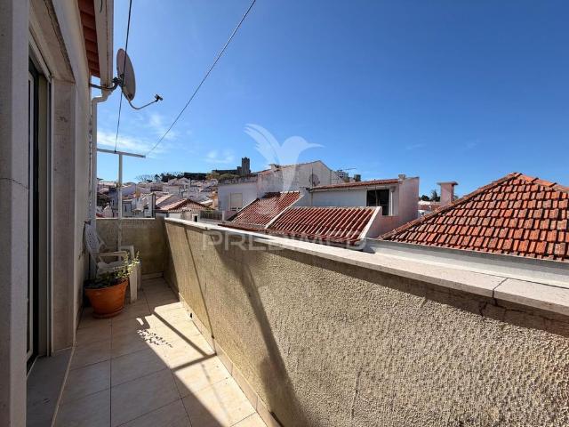 Arrenda se moradia t2 com garagem no centro de palmela