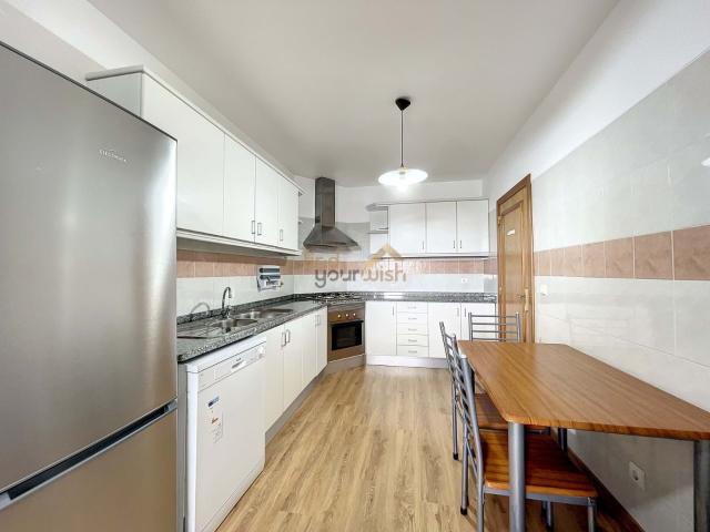 Arrenda se apartamento Garajau com 2 quartos