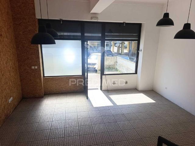 Arrenda se »» apartamento / loja t1 – r/c * zona central de setúbal | elevado movimento