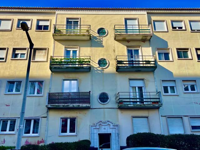 Arrenda se Apartamento T4 em Alvalade – Remodelado | Com Garagem + 1 Estacionamento