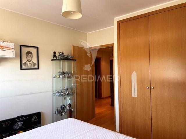 Arrenda se apartamento t4 leça da palmeira