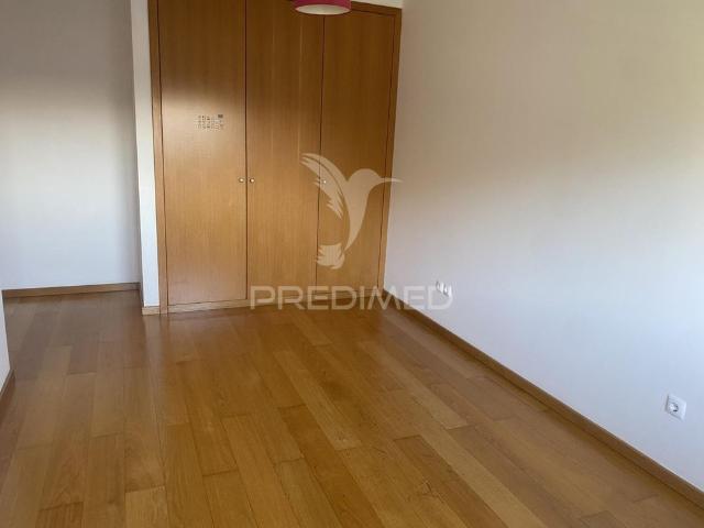 Arrenda se apartamento t4 leça da palmeira