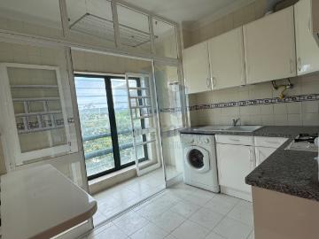Arrenda.se apartamento T1 com aparcamento em garagem fechada