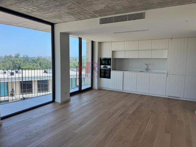 Arrenda se apartamento T2 novo em Coimbra com varanda e parqueamento