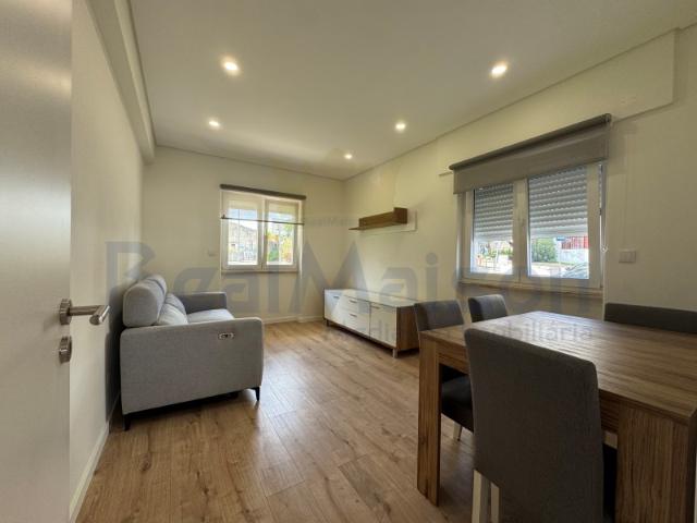 Arrenda se Apartamento T2 Renovado e Equipado Mem Martins