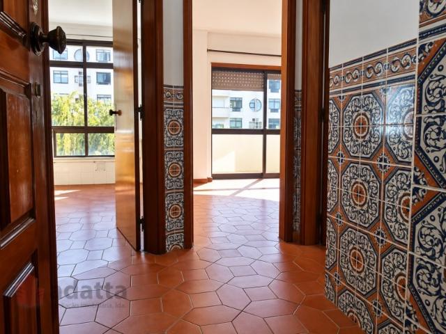 Arrenda se T1 com Varanda e Excelente Luminosidade Quinta de D. João, Coimbra