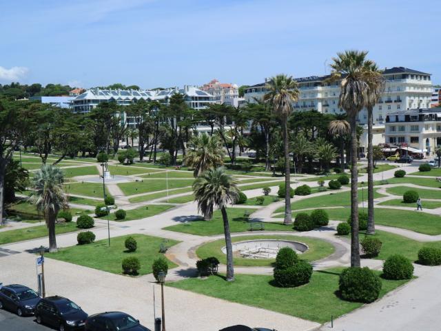 Arrenda se T1 com vista MAR no Estoril junto ao Casino!