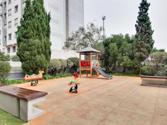 Arrenda se T2 mobilado | Condomínio Mais Campo Grande | Piscina | 2 Lugares de Garagem | Mobilado
