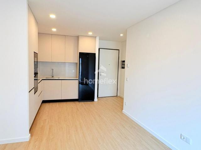 Arrenda se T2 com garagem, novo, Quinta da Borloteira