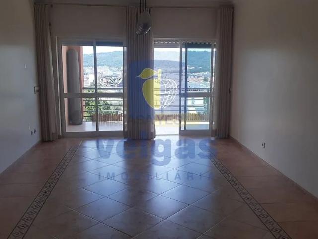 Arrenda se T3 com uma área de 132m2 em Setúbal
