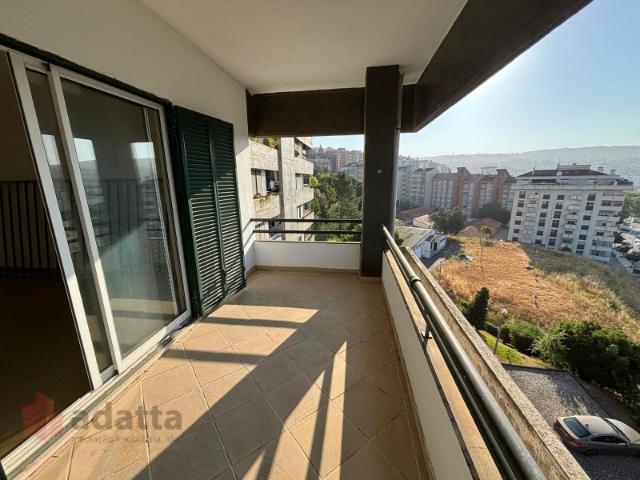 Arrenda se T3 de Qualidade Superior Ideal para Investigadores e Académicos Edifício Infanta D. Maria, Solum, Coimbra
