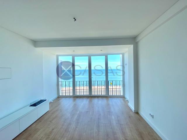 ARRENDADO Excelente apartamento T1 remodelado situado na primeira linha de mar, com vista magnifica. Newly renovated cool T1 apartment with great sea view in Caxias, Lisbon