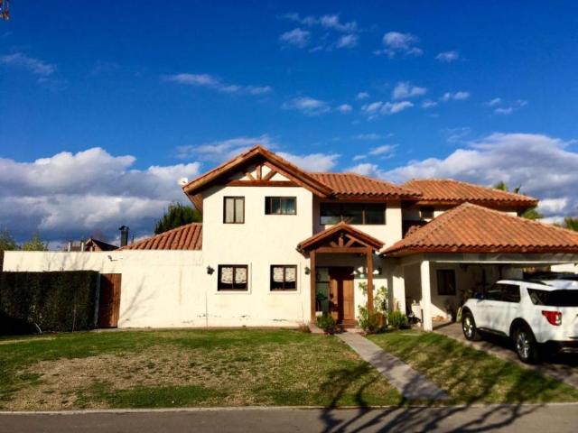 ARRENDADA / TATIANA SAAVEDRA PROPIEDADES ARRIENDA CASA EN CONDOMINIO EL GOLF LOS ANDES