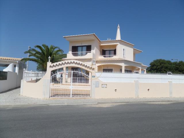 ARRENDAMENTNO DE FÉRIAS Fantástica moradia T4 na Galé Albufeira