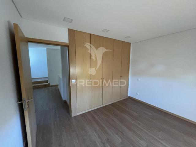 Arrendamento casa geminada 4 quartos