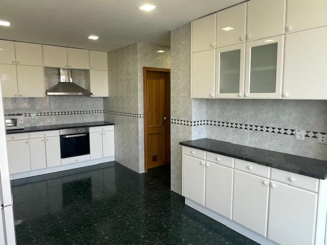 ARRENDAMENTO CELAS JUNTO AO HUC T4 EM DUPLEX COM GARAGEM
