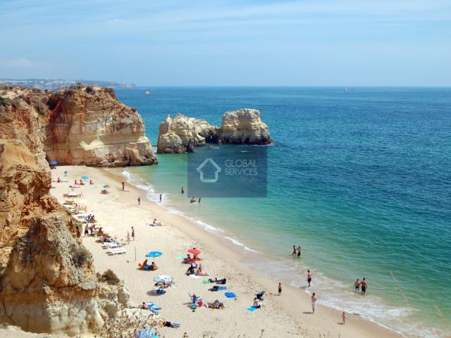 ARRENDAMENTO ANUAL A PARTIR DE OUTUBRO DE T1 NA 1ª LINHA DA PRAIA DA ROCHA