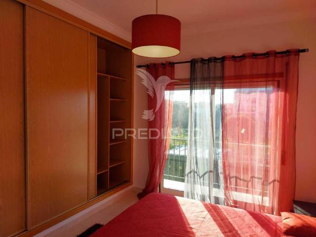 Arrendamento anual apartamento t2 com 2 casas de banho, garagem mobilado e equipado