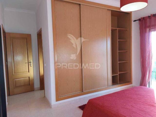 Arrendamento anual apartamento t2 com 2 casas de banho, garagem mobilado e equipado