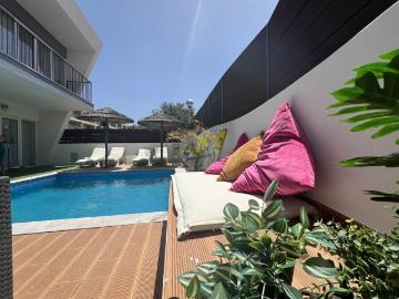 Arrendamento Anual em Burgau – Moradia Moderna com Piscina e Contas Incluídas Entrada em Outubro 2026