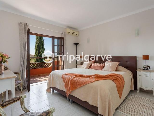 ARRENDAMENTO ANUAL | MORADIA T4 COM PISCINA PRIVADA ENTRE ALBUFEIRA E GUIA