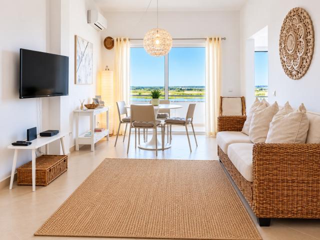 Arrendamento Anual T1 Mobilado com Vista Ria do Alvor | Despesas Incluídas e Estacionamento