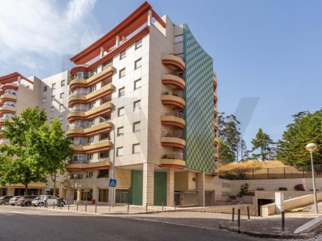 Arrendamento | Aluguer Apartamento T2 com 90m2 + terraço 70m2 + garagem + arrecadação