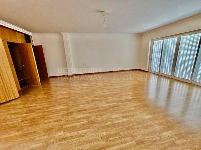 Arrendamento | Apartamento Estoril | T0 com 60 m2 | Garagem