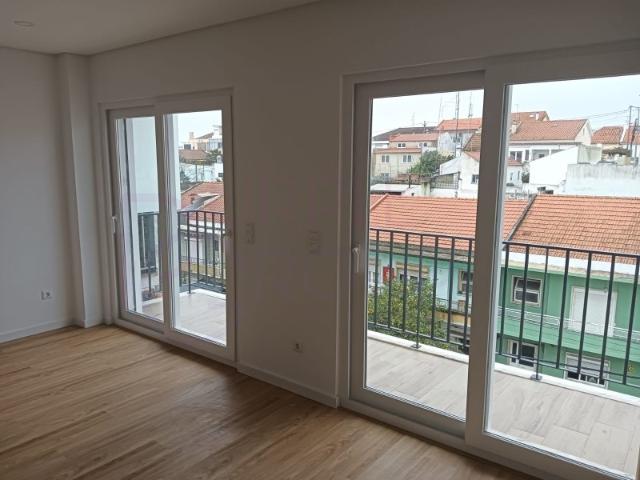 ARRENDAMENTO Apartamento T2 c/ Arrecadação Feijó
