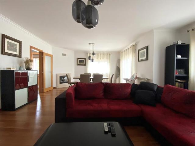 Arrendamento / Apartamento T2 / Varandas / Garagem / Sótão / Marinheiros / Leiria